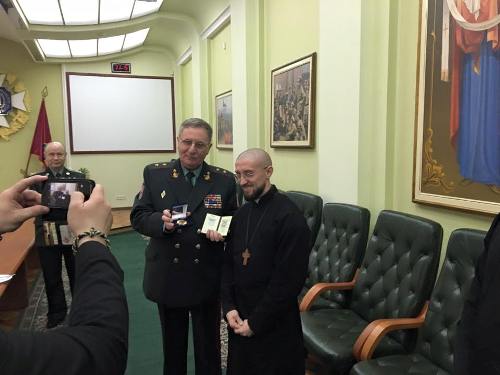 Капелана УГКЦ нагороджено орденом за заслуги перед Національною академією сухопутних військ.(ФОТО) Капелана УГКЦ нагороджено орденом за заслуги перед Національною академією сухопутних військ.(ФОТО)